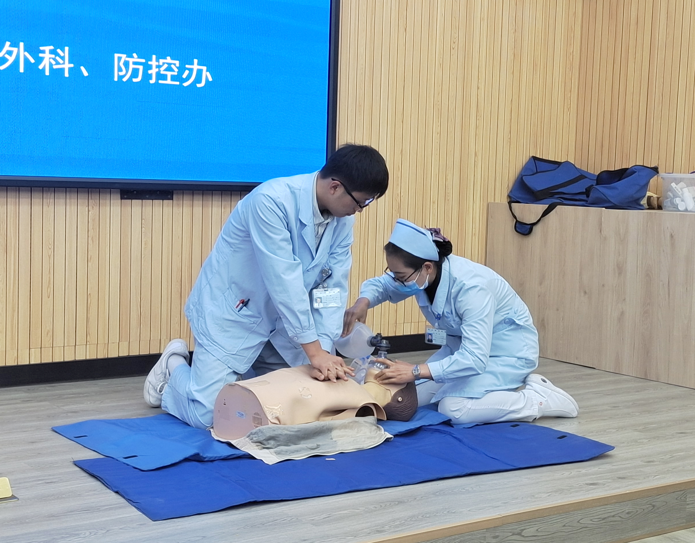【保山安利醫(yī)院】醫(yī)務(wù)人員到保山城投建設(shè)發(fā)展（集體）有限公司開展系列急救、防控知識培訓(xùn)